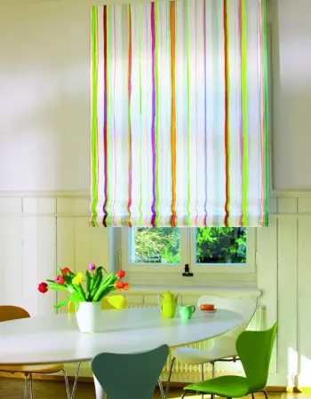 Яркие шторы на кухню