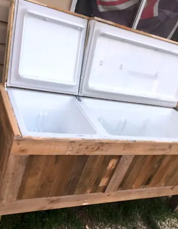 Ящик из старого холодильника